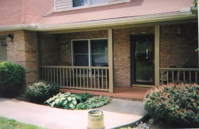 01b_FrontPorch.jpg