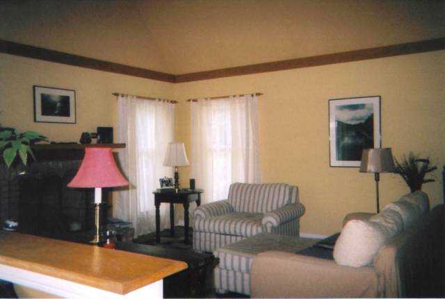 03a_FromKitchenToLivingroom.jpg